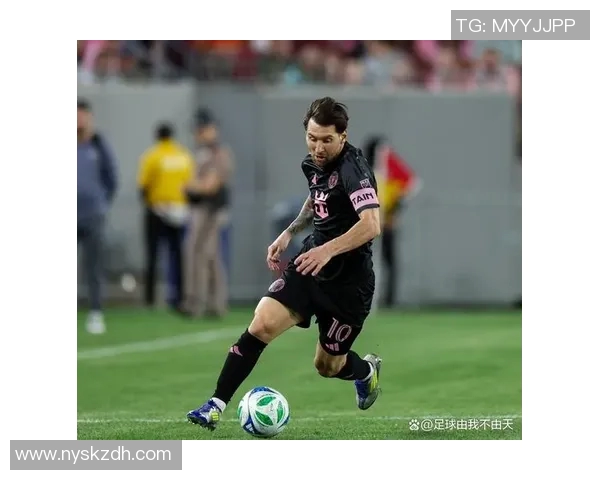 北美足球现役球星风采与发展趋势分析